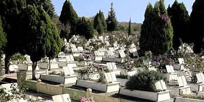 Mezarlık alanlarına büfe ve kafeterya yapılmış 
