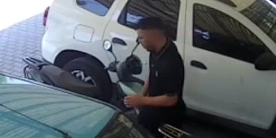 Motosiklet hırsızları güvenlik kamerasında 