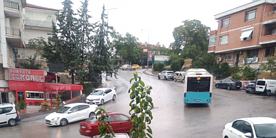 O illeri sağanak yağış vurdu. Caddeler göle döndü 