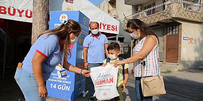 Okula giden öğrencilere hediye…