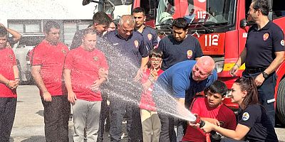 Özel gereksinimli çocuklar itfaiyecilerle buluştu