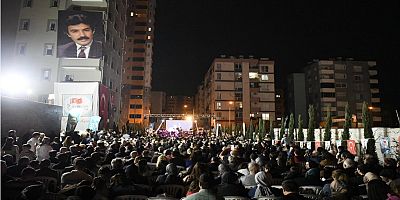 SARIÇAM BELEDİYESİ’NDEN ÖĞRETMENLER GÜNÜ’NE ÖZEL UNUTULMAZ FERDİ TAYFUR KONSERİ