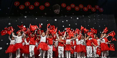 SEYHAN BELEDİYESİ’NDE MİNİKLERLE CUMHURİYET COŞKUSU