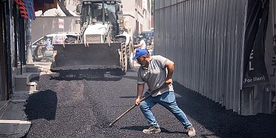 Seyhan’da Asfalt Seferberliği Sürüyor