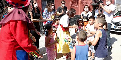 Seyhanlı çocuklara erken bayram kutlaması