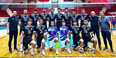 SEYHANLI ERKEK VOLEYBOLCULARDA GALİBİYET SEVİNCİ
