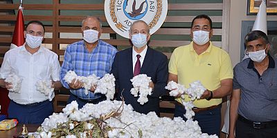 Sezonun ilk kütlü pamuğu ATB’de 55 liradan sembolik olarak satıldı