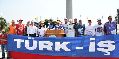 TÜRK-İŞ Adana'da 1 Mayıs kutladı 