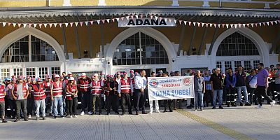 Türk-İş Adana'da 1 saatlik iş bırakma eylemi yaptı