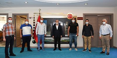 VALİ DEMİRTAŞ ADANASPOR İLE ADANA DEMİRSPOR’UN TARAFTAR TEMSİLCİLERİYLE BİR ARAYA GELDİ
