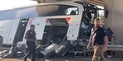 Yolcu otobüsü kaza yaptı, 9 kişi hayatını kaybetti 