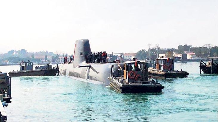 TCG Pirireis denize indi