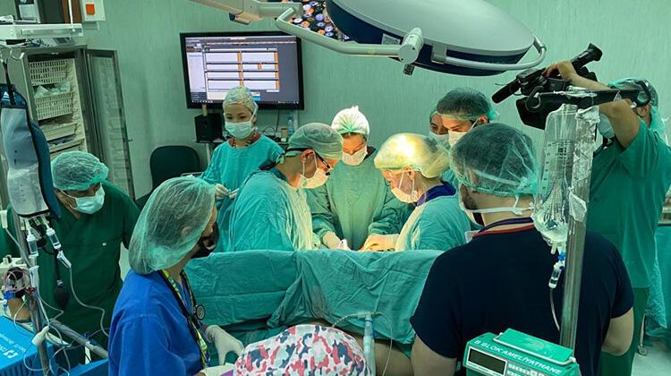 Türkiye'nin kadavradan ikinci rahim nakli gerçekleştiriliyor